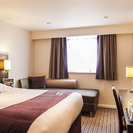 Premier Inn Aberdeen Airport - Дайс Екстериор снимка