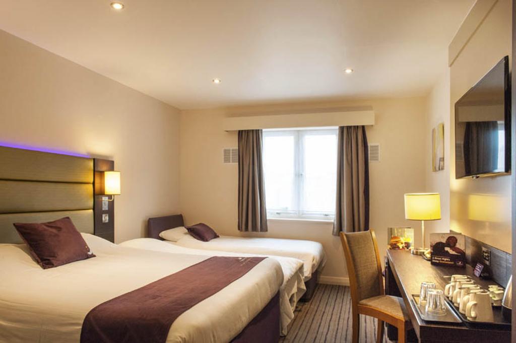 Premier Inn Aberdeen Airport - Дайс Екстериор снимка