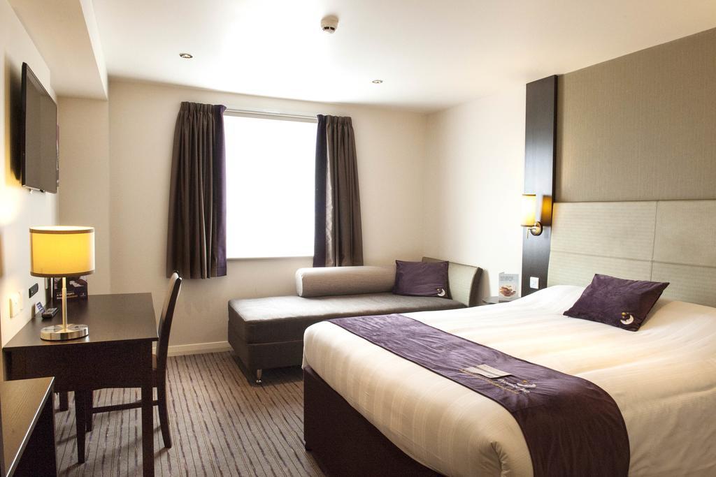 Premier Inn Aberdeen Airport - Дайс Стая снимка