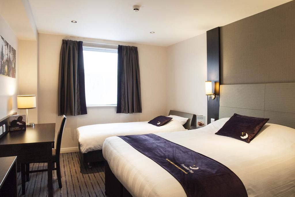 Premier Inn Aberdeen Airport - Дайс Стая снимка