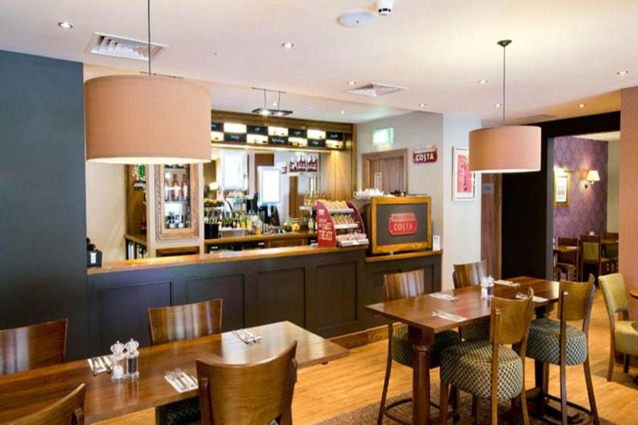 Premier Inn Aberdeen Airport - Дайс Екстериор снимка
