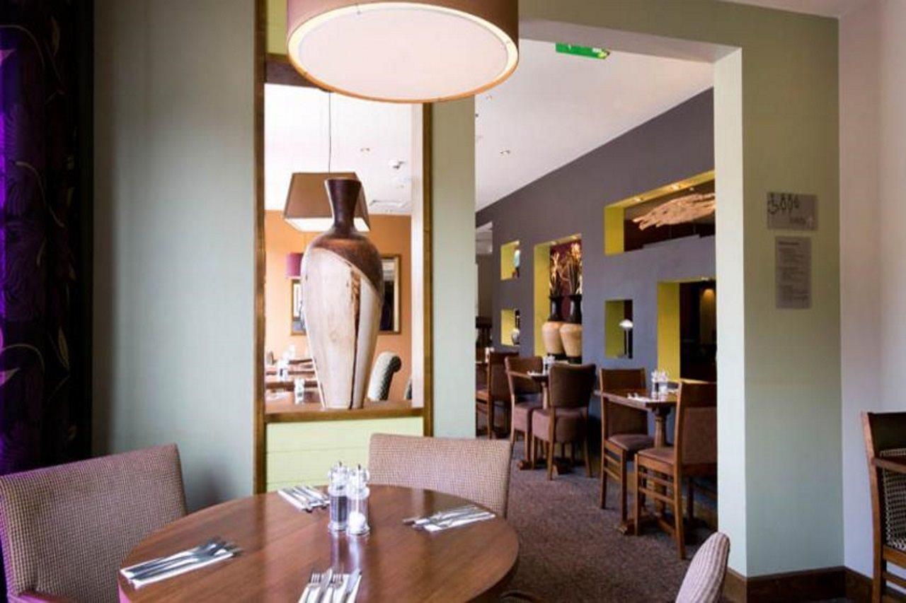 Premier Inn Aberdeen Airport - Дайс Екстериор снимка